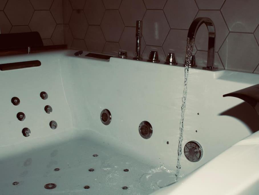 Superbe Avec Jacuzzi Et Jardin Prive Apartment Marlhes