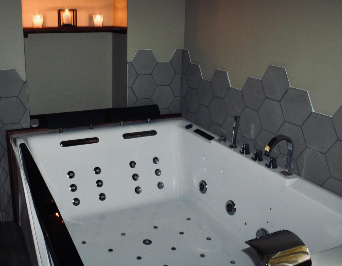 Superbe Avec Jacuzzi Et Jardin Prive * Marlhes